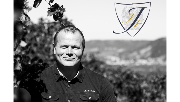 Jean François Jacouton, vignerons dans la Vallée du Rhône Septentrionale, propose des vins d’appellations Saint-Joseph, Crozes-Hermitage, Condrieu