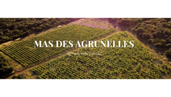 Mas des Agrunelles, situé dans le Languedoc, les vignes sont cultivées en agriculture biologique et biodynamique par Stéphanie et Frédéric et propose des cuvées en appellation Terrasses du Larsac